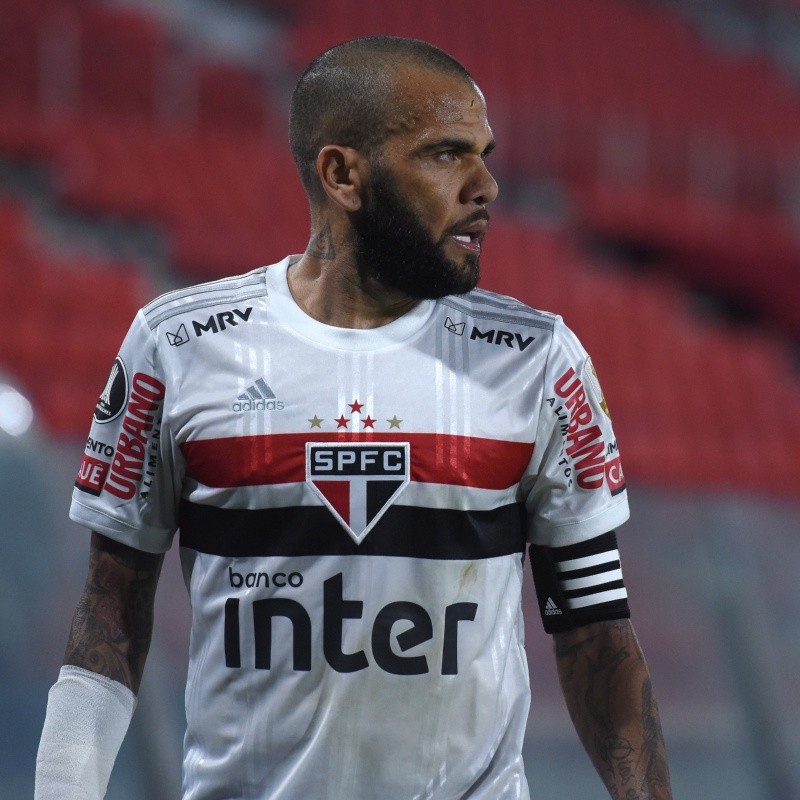 Clube do exterior confirma interesse na contratação de Daniel Alves, do São Paulo