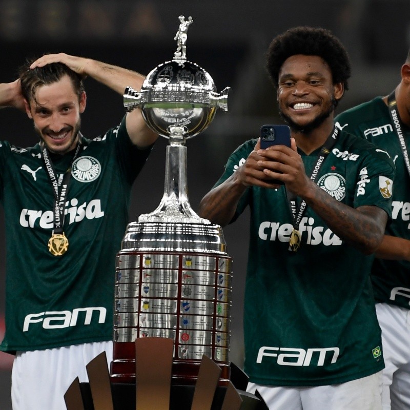 Com Viña perto da Roma, Palmeiras vai ao mercado e mira cria do Flamengo