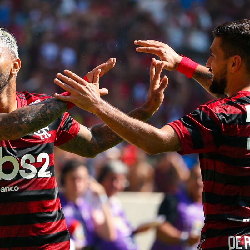 Gigantes europeus monitoram Arrascaeta e Gabriel Barbosa