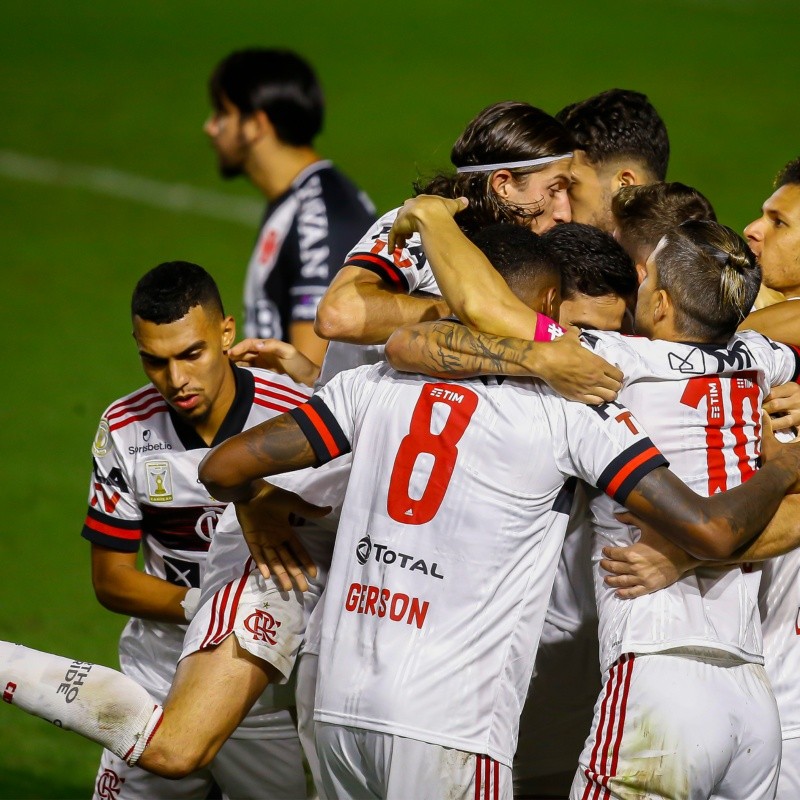 Flamengo recebe boas propostas por três importantes jogadores, mas recusa todas