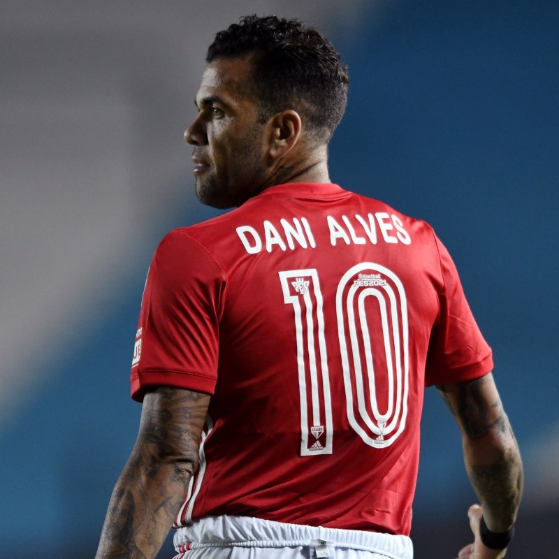 URGENTE: Daniel Alves deixa o São Paulo