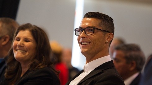 Cristiano Ronaldo Signs New Contract at Real Madrid