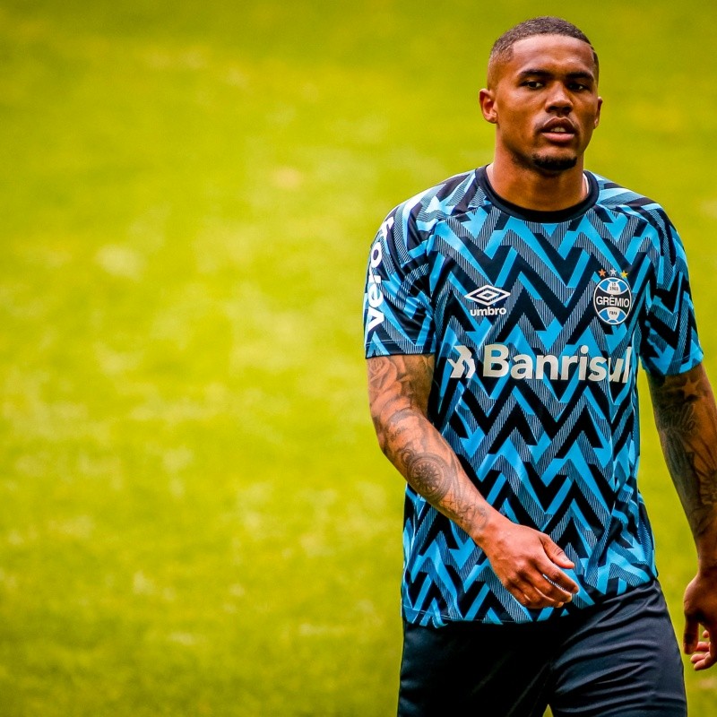 Douglas Costa recebe proposta para deixar o Grêmio