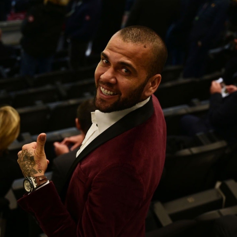 Daniel Alves tem reunião marcada e fica próximo de gigante europeu