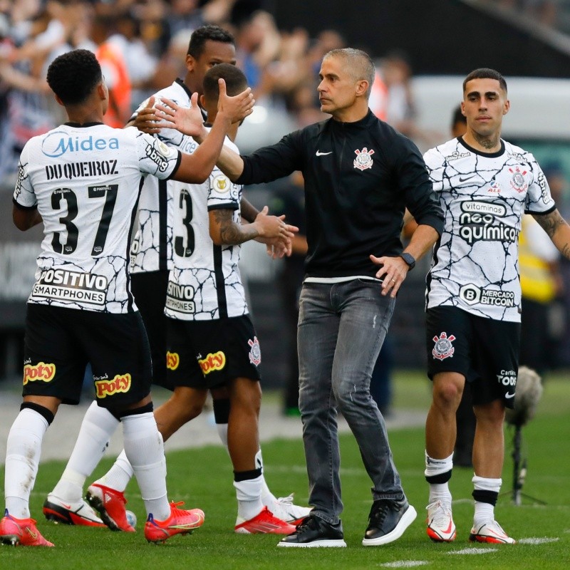 Corinthians pode dar 'chapéu' em rival para fechar com novo atacante