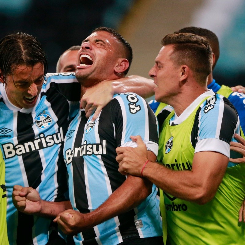 Crise sem fim! 7 jogadores são afastados do Grêmio