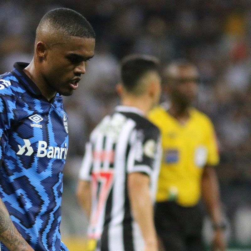 Treta! Douglas Costa não deve ficar no Grêmio em 2022