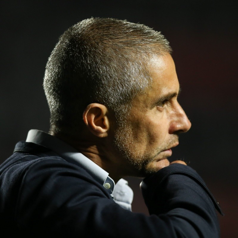 Sylvinho dá sinal de 'ok' e grande jogador deixará o Corinthians