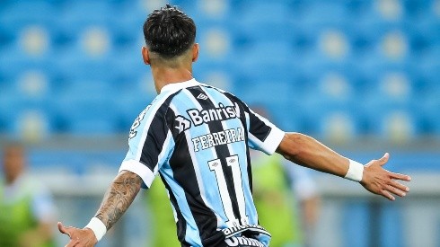Ferreirinha teria recebido sete propostas para deixar o Grêmio (Foto: Pedro H. Tesch/AGIF)
