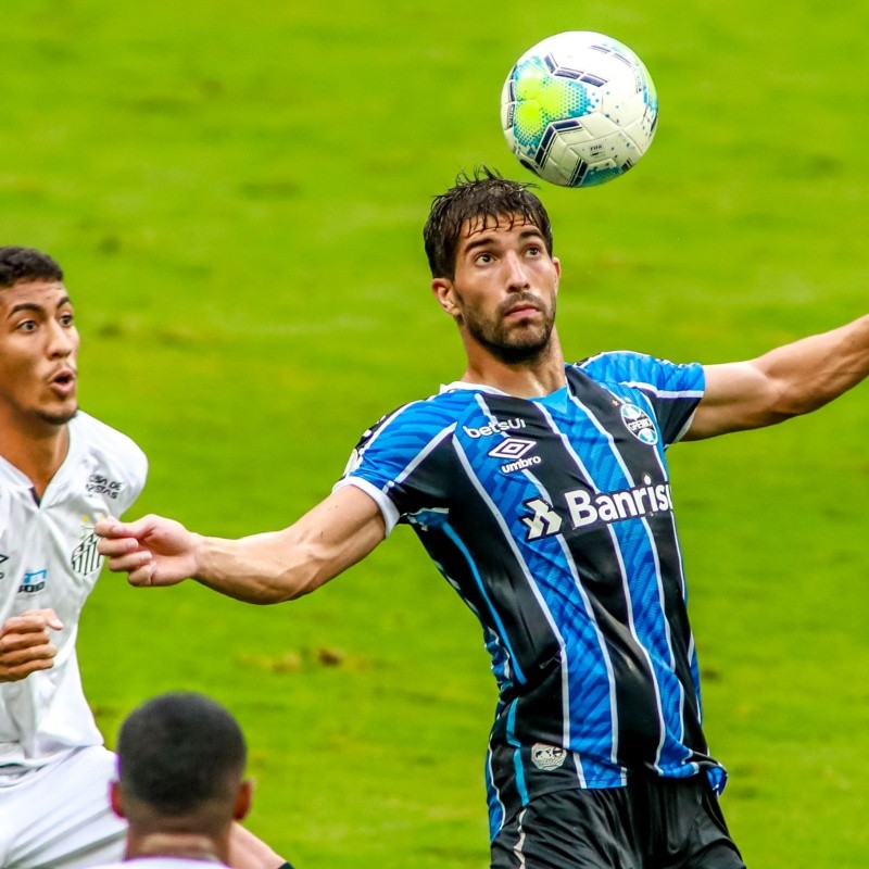 Já vai? Time da Grécia tem interesse em volante do Grêmio