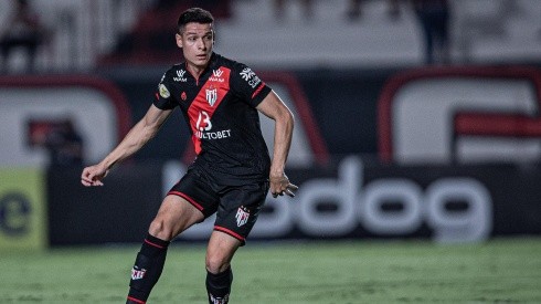 Matheus Barbosa deve ser confirmado em breve como o 11º reforço do Vasco (Foto: Heber Gomes/AGIF)