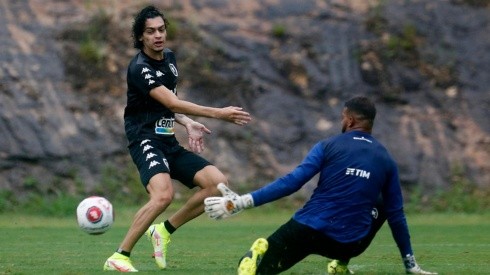 Matheus Nascimento testou positivo para a Covid-19 (Foto: Vitor Silva/Botafogo)