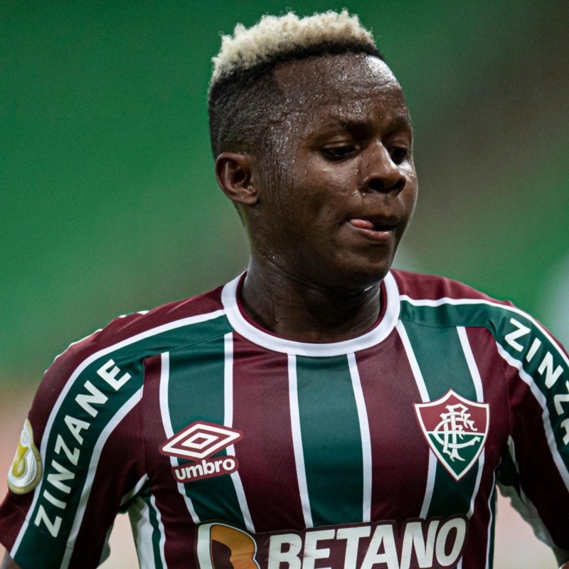 Cazares acerta rescisão contratual com o Fluminense