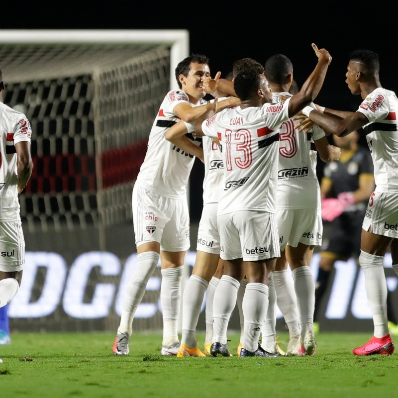 Com aval de Ceni, diretoria do São Paulo negocia rescisão de meia