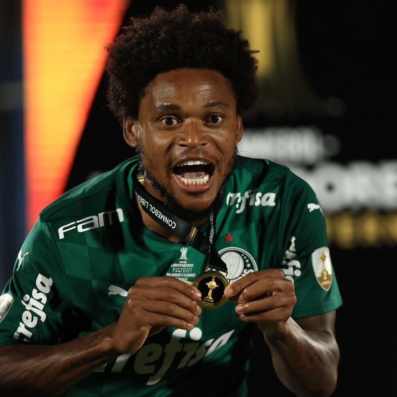 Palmeiras define o futuro de Luiz Adriano