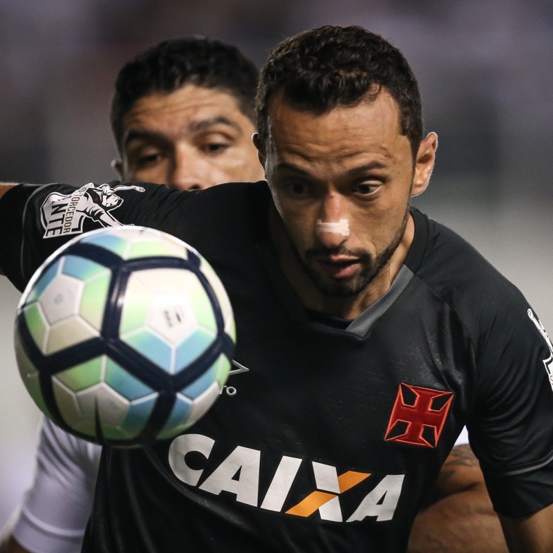 Nenê afirma que nunca jogaria com a camisa de gigante brasileiro: "Não tem como"