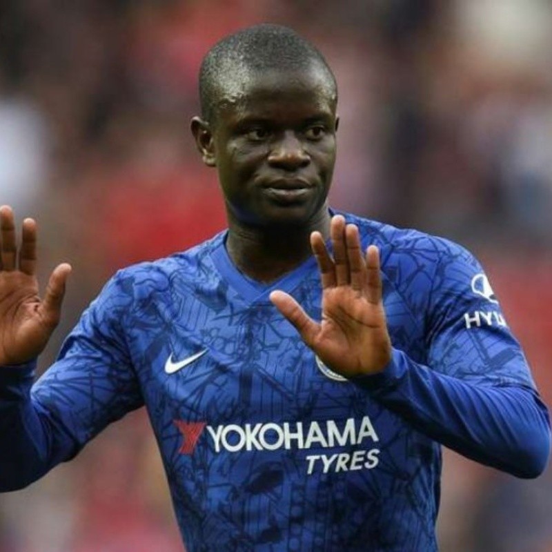 Kanté é flagrado em beijos com mulher de jogador do Chelsea, diz jornalista