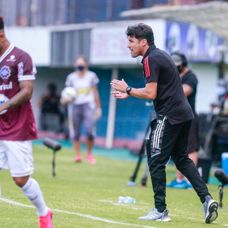 Pressão! Derrota em Gre-Nal pode ser o fim da linha de Cacique Medina no Inter, garante site