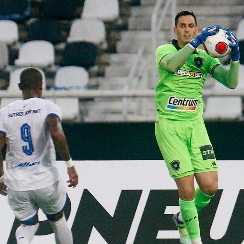 Goleiro de gigante brasileiro fala sobre chegada de possível novo técnico e de estrela