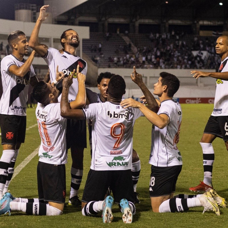 Vasco leva sufoco, conta com erro de arbitragem, vence a Ferroviária e segue na Copa do Brasil