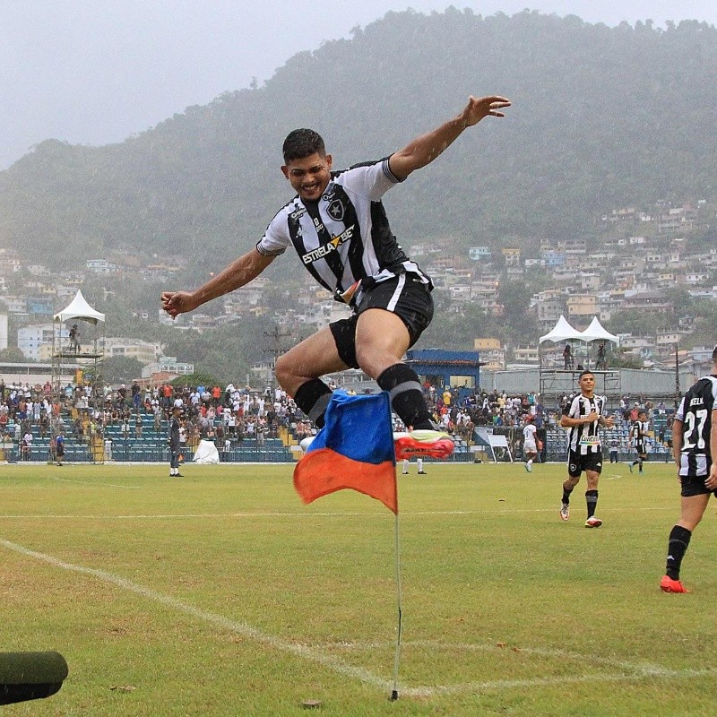 Atacante do Botafogo faz previsão para semifinal do Cariocão: 'Vamos ganhar'