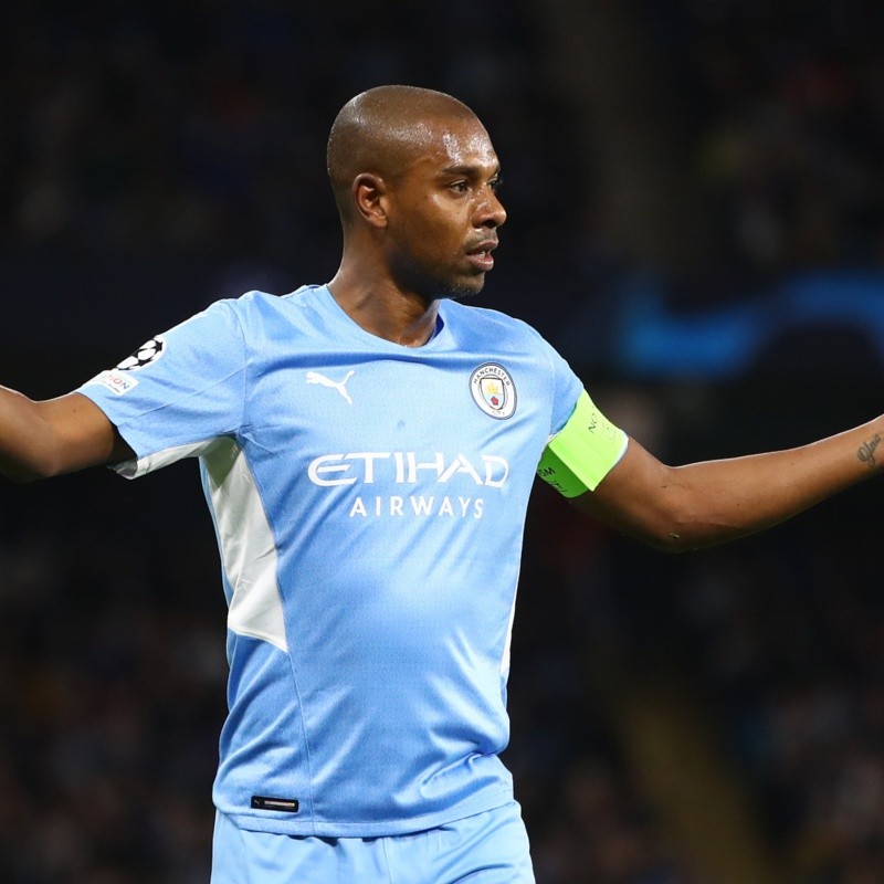 4 clubes do Brasil estão de olho no futebol de Fernandinho, do Manchester City