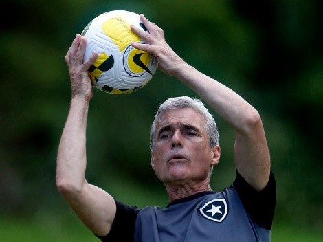 'O objetivo é ficar na primeira metade da tabela', diz treinador de clube da Série A