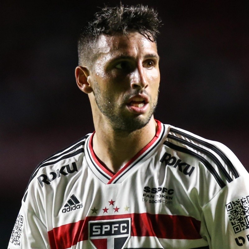 São Paulo tenta evitar suspensão de Calleri por seis partidas; entenda