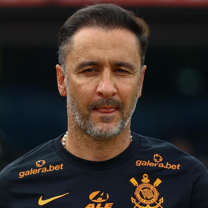 Vítor Pereira fala sobre posição de Róger Guedes, autor de hat-trick na vitória do Corinthians