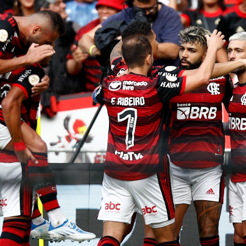 Titular do Flamengo arquiva fotos com a camisa do clube e pode estar de saída