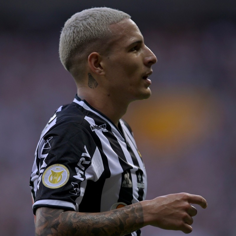 Guilherme Arana confirma saída de jogador do Galo nas redes sociais, mas apaga post logo em seguida