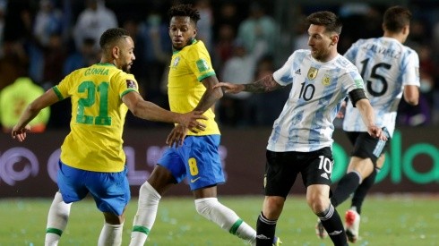 Brasil e Argentina, em campo pelas Eliminatórias Sul-Americanas (Foto: Getty Images)