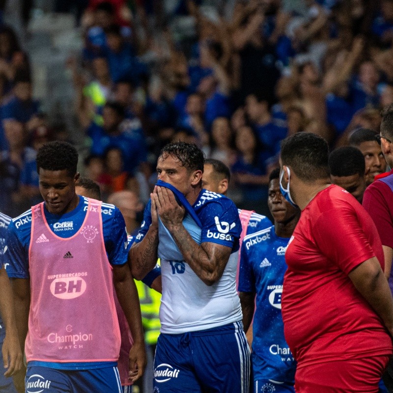 Artilheiro do Cruzeiro aparece treinando normalmente e pode retornar em breve