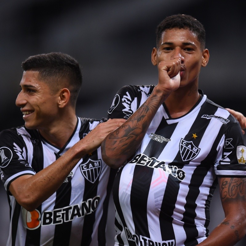 Dois gigantes brasileiros estão de olho no futebol de Jefferson Savarino, que está de saída do Galo