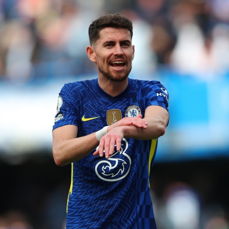 Grande clube europeu avança em negociações com o meio-campista Jorginho, do Chelsea