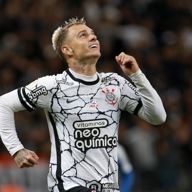 Torcida de gigante carioca faz campanha pela contratação do atacante Roger Guedes, do Corinthians