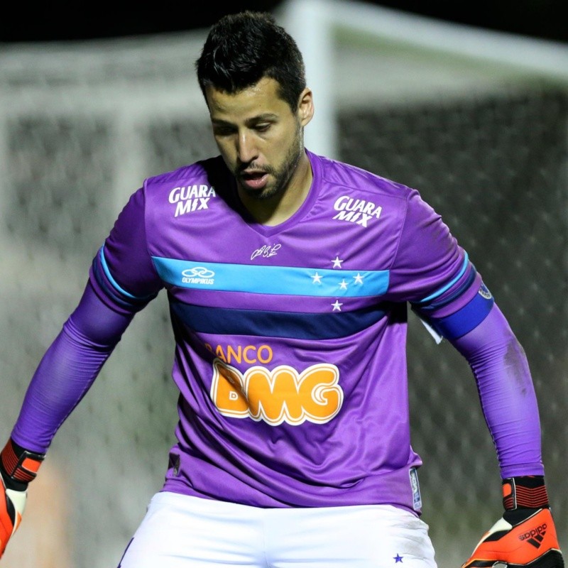 Goleiro Fábio polemiza ao falar sobre passagem de Rogério Ceni pelo Cruzeiro