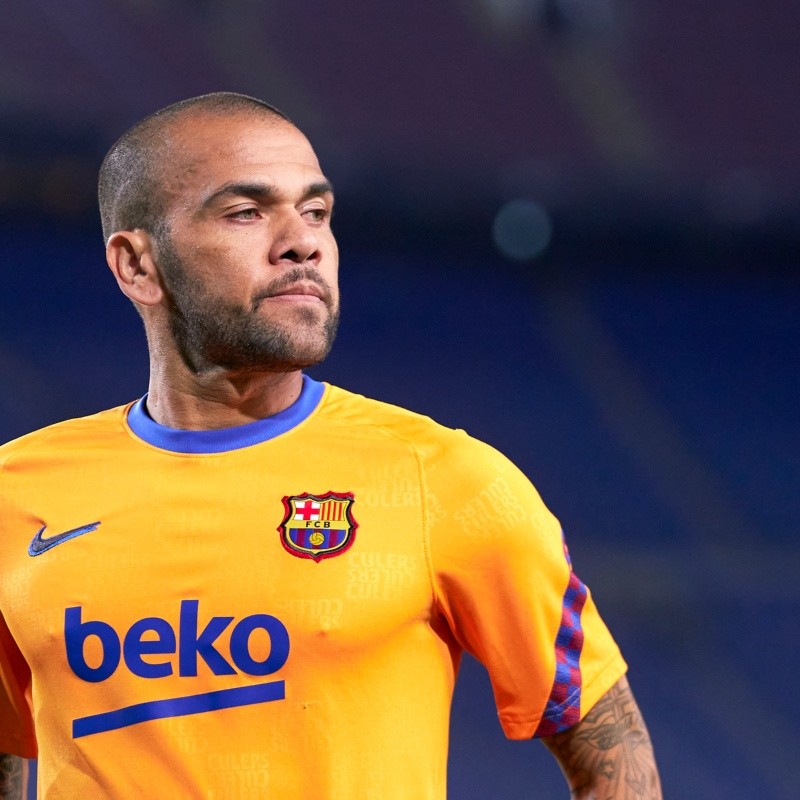 Barcelona não sabe o que fazer com Dani Alves, e destino pode ser voltar ao Brasil