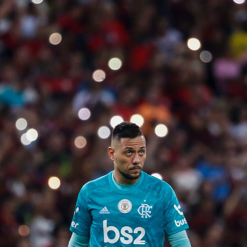 São Paulo tem interesse em goleiro do futebol europeu para o lugar de Volpi; Diego Alves também é alvo