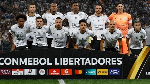 Jogadores do Corinthians antes de partida contra o Boca (Foto: Getty Images)