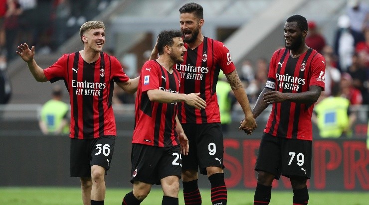 Jogadores do Milan comemoram gol diante da Atalanta, pelo Campeonato Italiano (Foto: Getty Images)