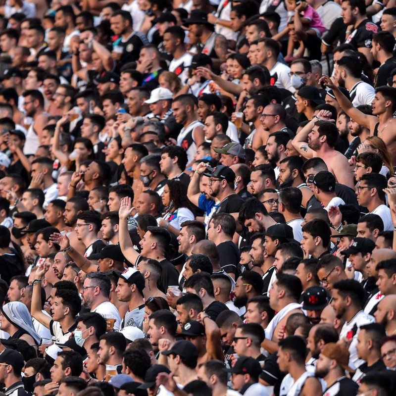 Treinador criticado exalta festa da torcida após vitória: 'Energia e ambiente incríveis'