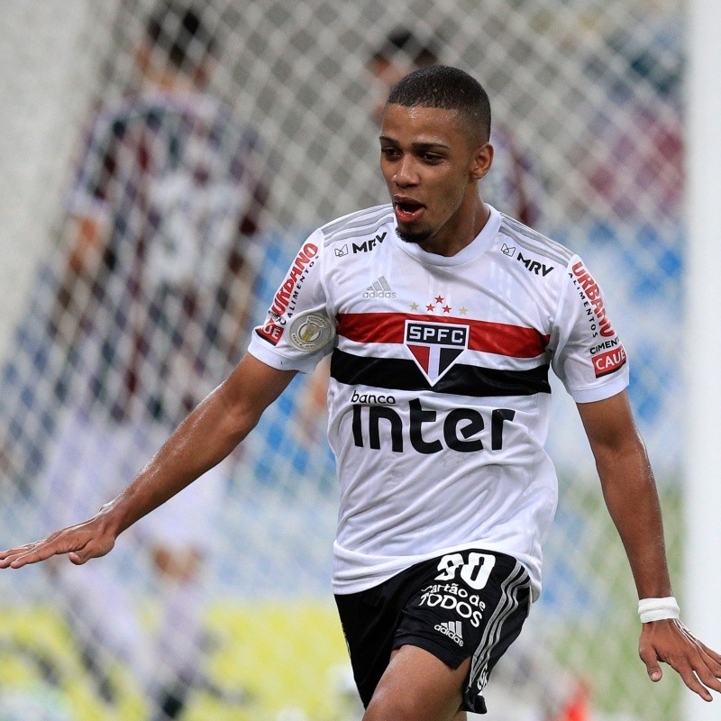 Gigante brasileiro avança pela contratação do atacante Brenner, ex-São Paulo