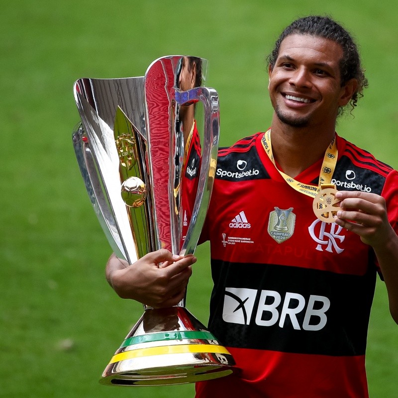 Em baixa no Flamengo, Willian Arão  pode reforçar tradicional clube europeu