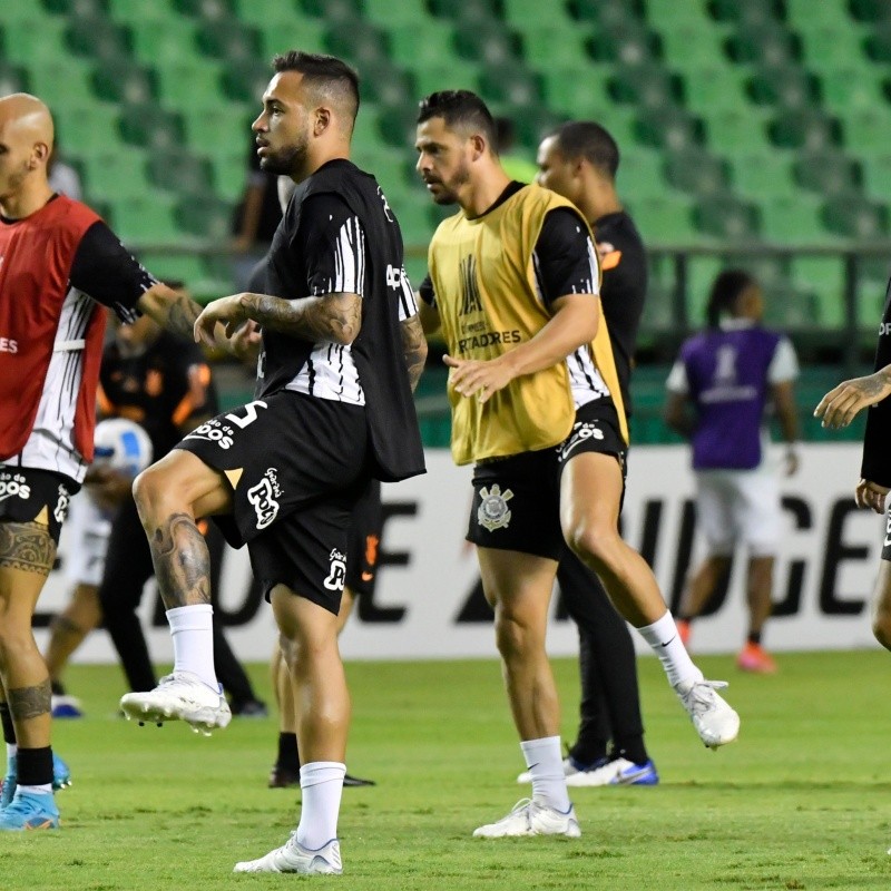 Após Jô, mais jogadores podem deixar o Corinthians na janela de transferências