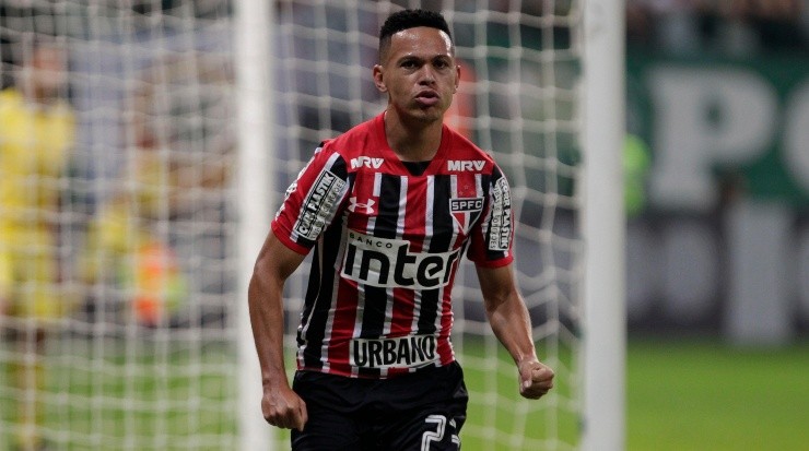 Marcos Guilherme comemora gol com a camisa do São Paulo (Foto: Getty Images)