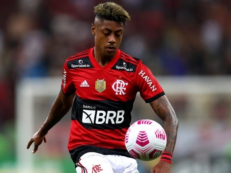 Torcida do Flamengo recebe má notícia a respeito de Bruno Henrique