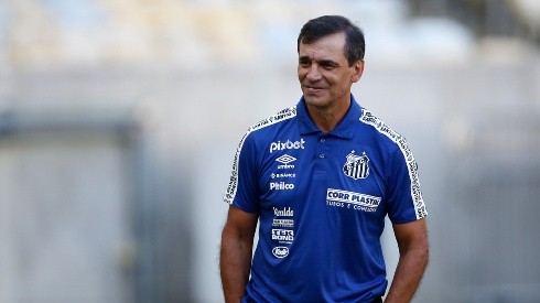 Fabián Bustos, técnico do Santos