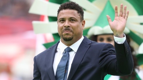 Ronaldo, dono do Cruzeiro, está contratando reforços para o clube