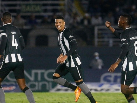 Depois de duas derrotas, Botafogo volta a vencer e atacante exalta: 'Viemos com garra'